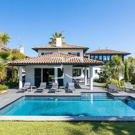 Gorgeous Garden And Heated Pool Апартаменты *