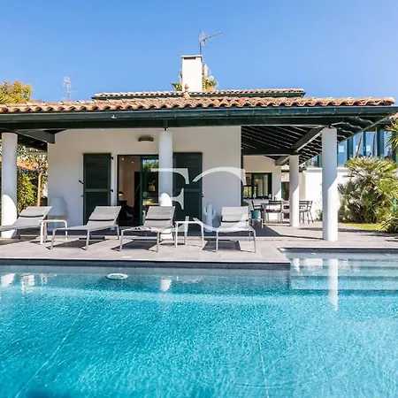 Апартаменты Gorgeous Garden And Heated Pool