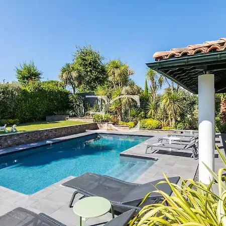 Gorgeous Garden And Heated Pool Апартаменты *